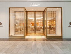 Cartier Fashion Square Exquisite Style