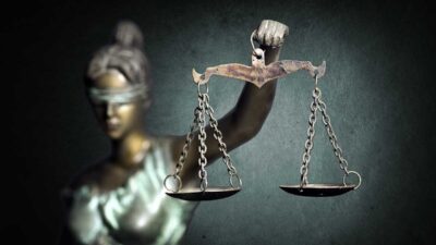 Car accident lawyer free consultation near me