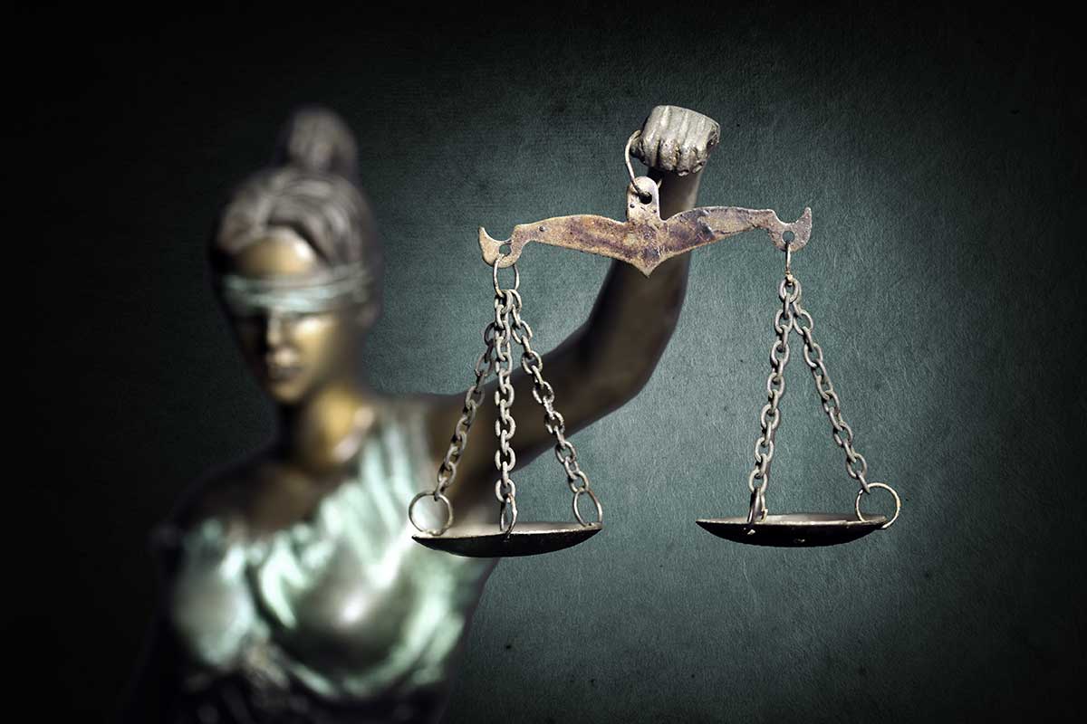 Car accident lawyer free consultation near me