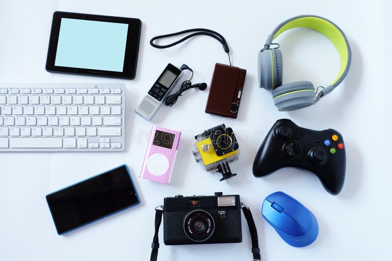 Gifts for Kids - Technology Gadgets Versus Traditional Toys - Jav Leech
